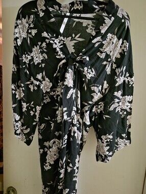 Spiritual Gangster Black/ White Floral Print thin Robe